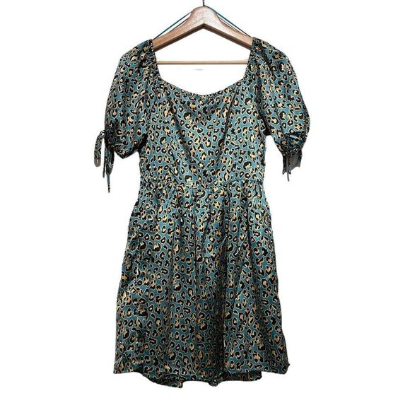 Moon River Green Cheatah Satin Print Short Sleeved Mini Casual Dress - Picture 2 of 5